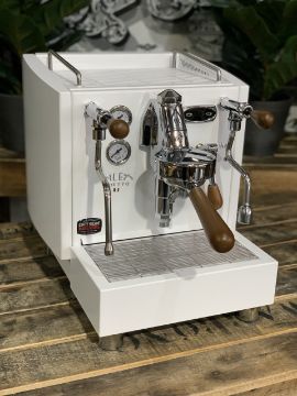 Izzo Alex Duetto IV PLUS 1 Group  White & Timber