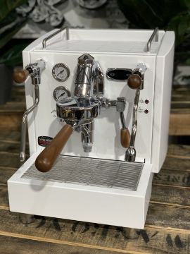Izzo Alex Duetto IV PLUS 1 Group  White & Timber