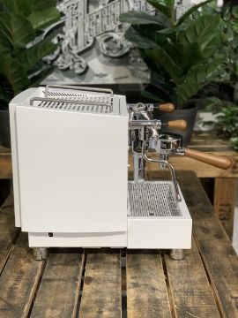 Izzo Alex Duetto IV PLUS 1 Group  White & Timber